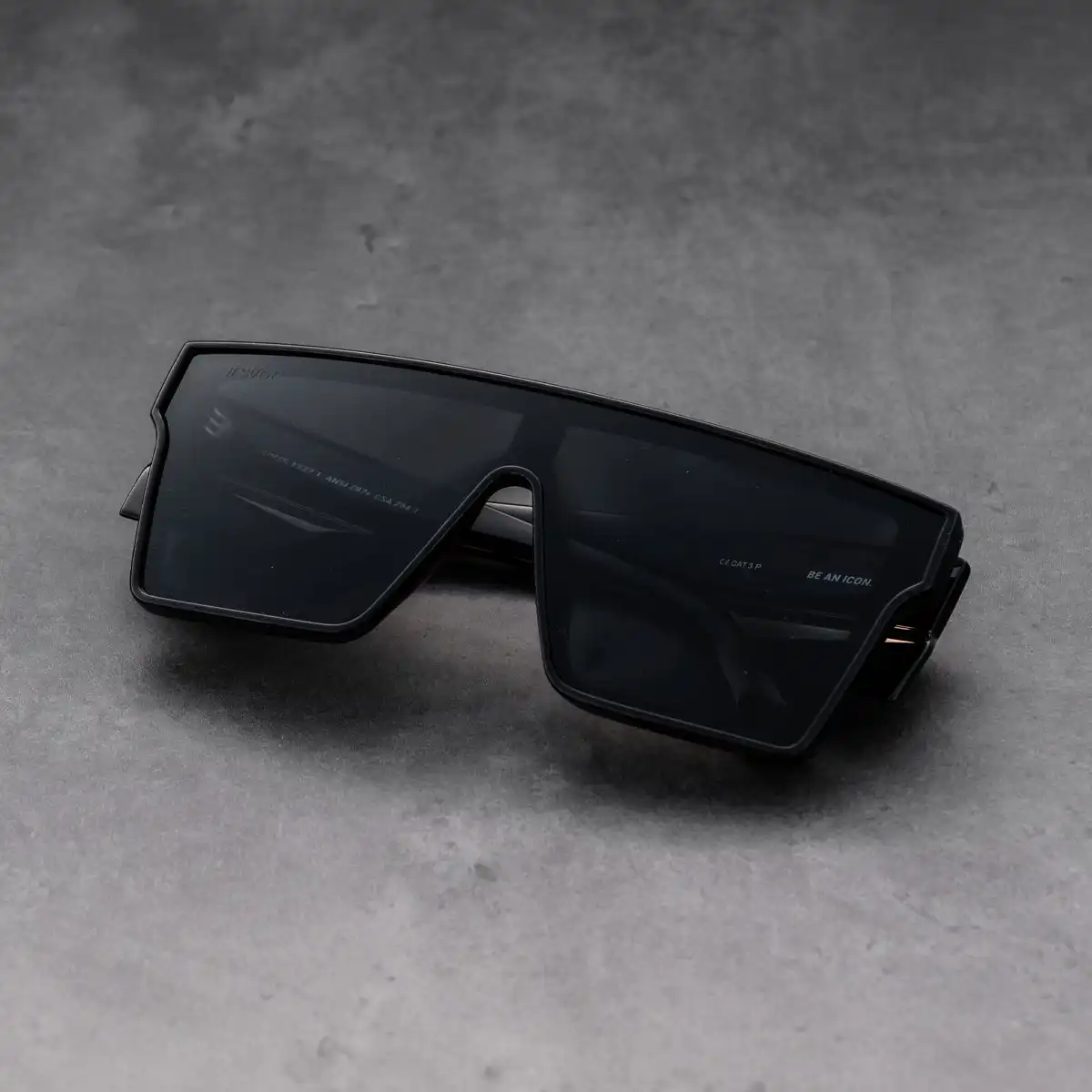 Alternative view of ICON SAFETY - BLACK